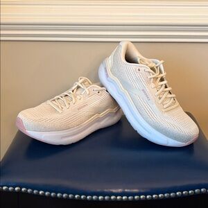 Brooks Ghost Max 2, size 9.5